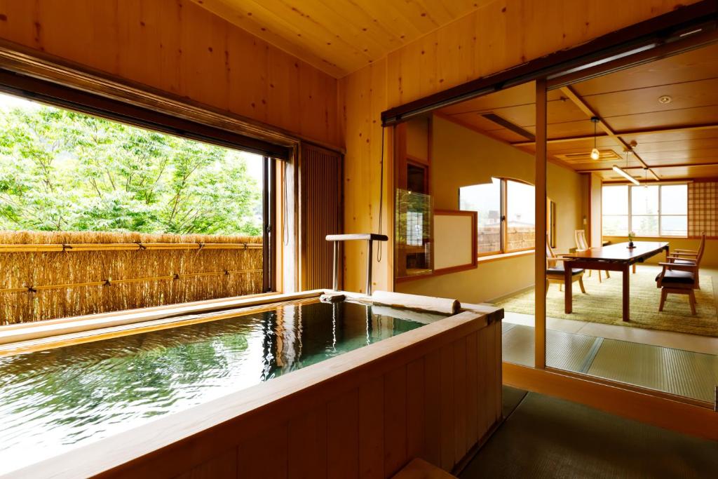 Gero Onsen Kaiseki Yado Suihouen Private Onsen Room