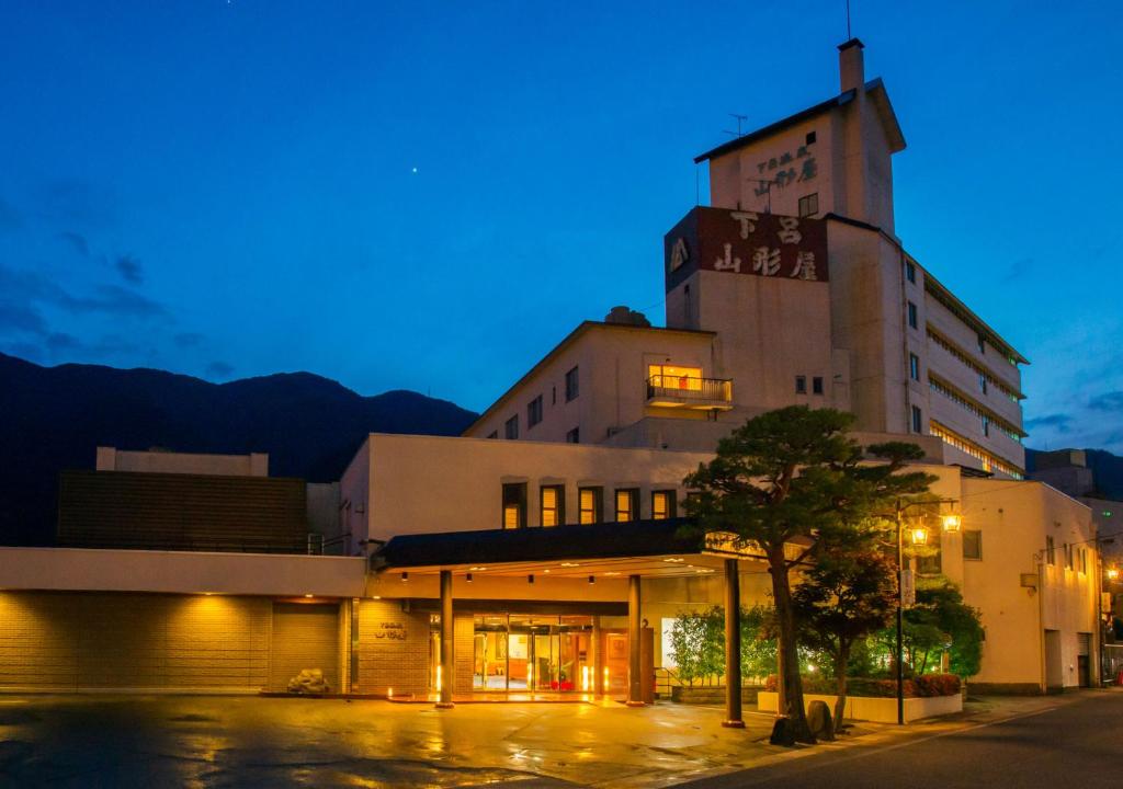Gero Onsen Yamagataya Exterior At Dusk