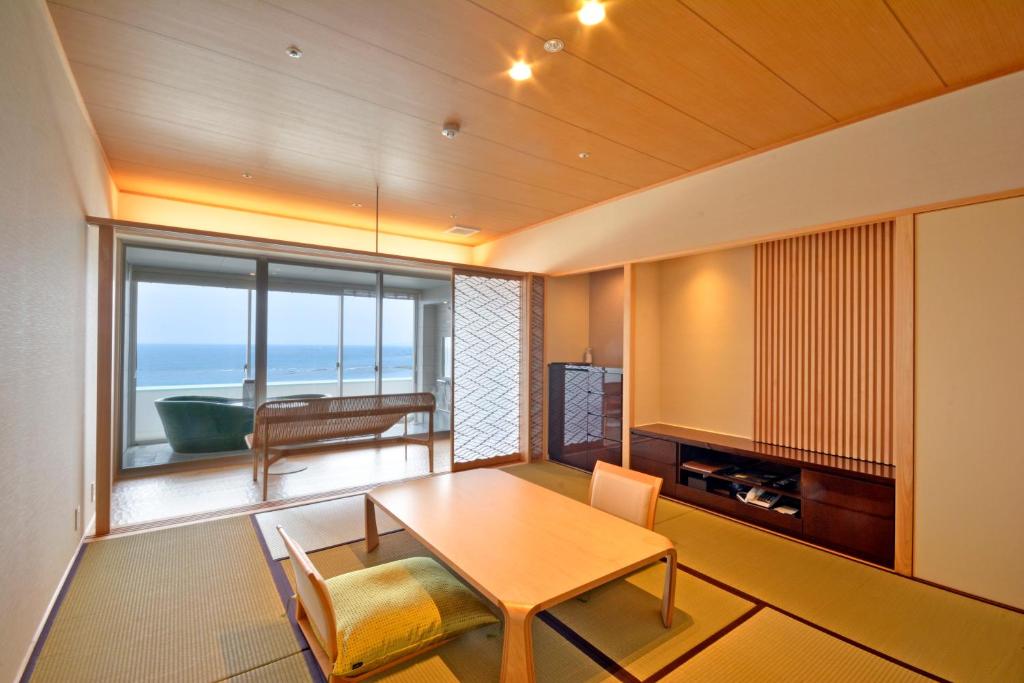 Hotel Sanrakuso Tatami Room Ocean View