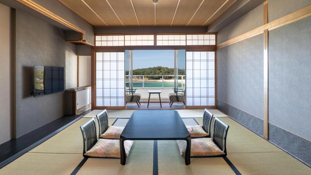 Hotel Sanrakuso Tatami Room View