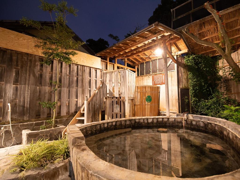 Hotel Shirahamakan Outdoor Onsen