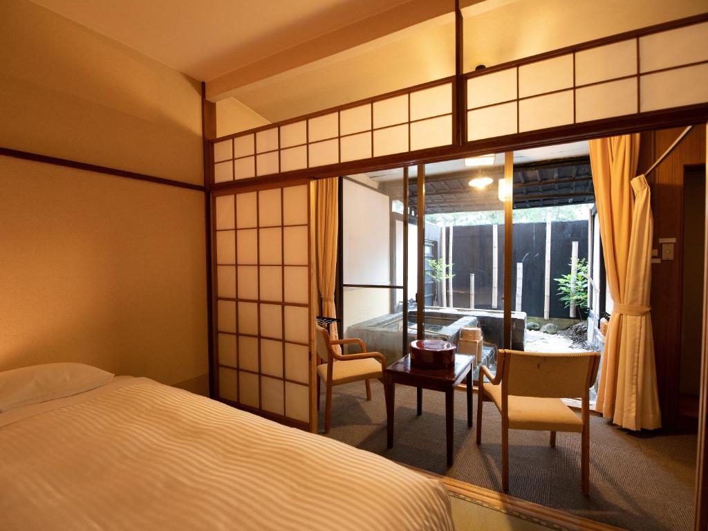 Hotel Shirahamakan Room And Garden View
