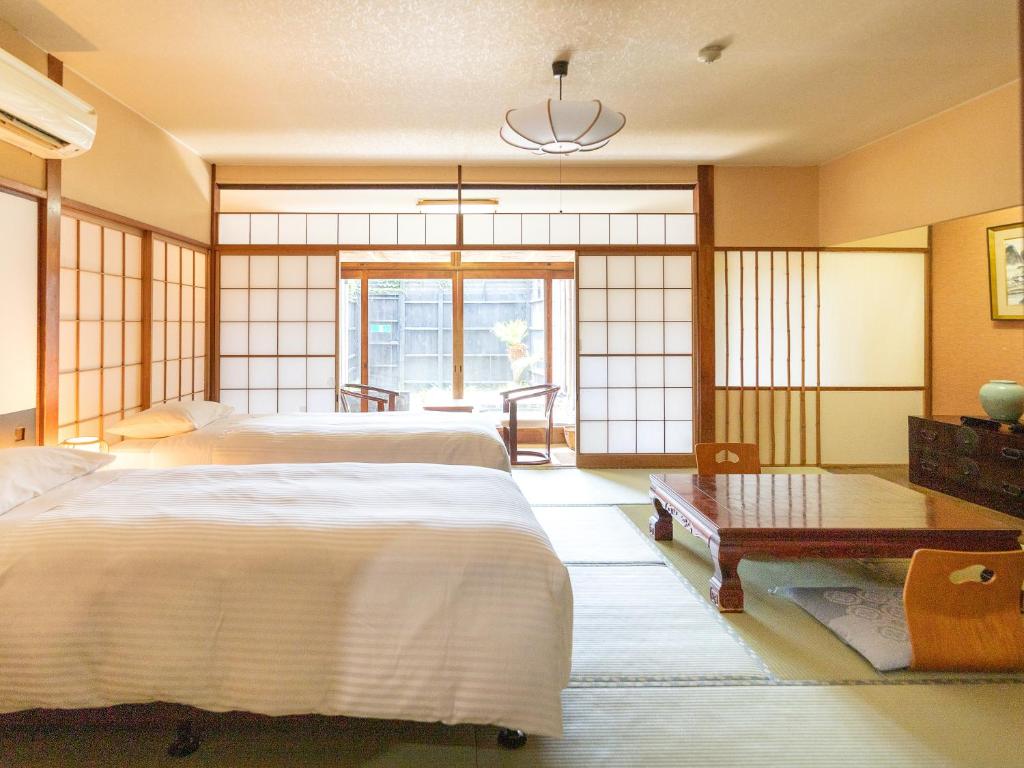Hotel Shirahamakan Tatami Room Beds