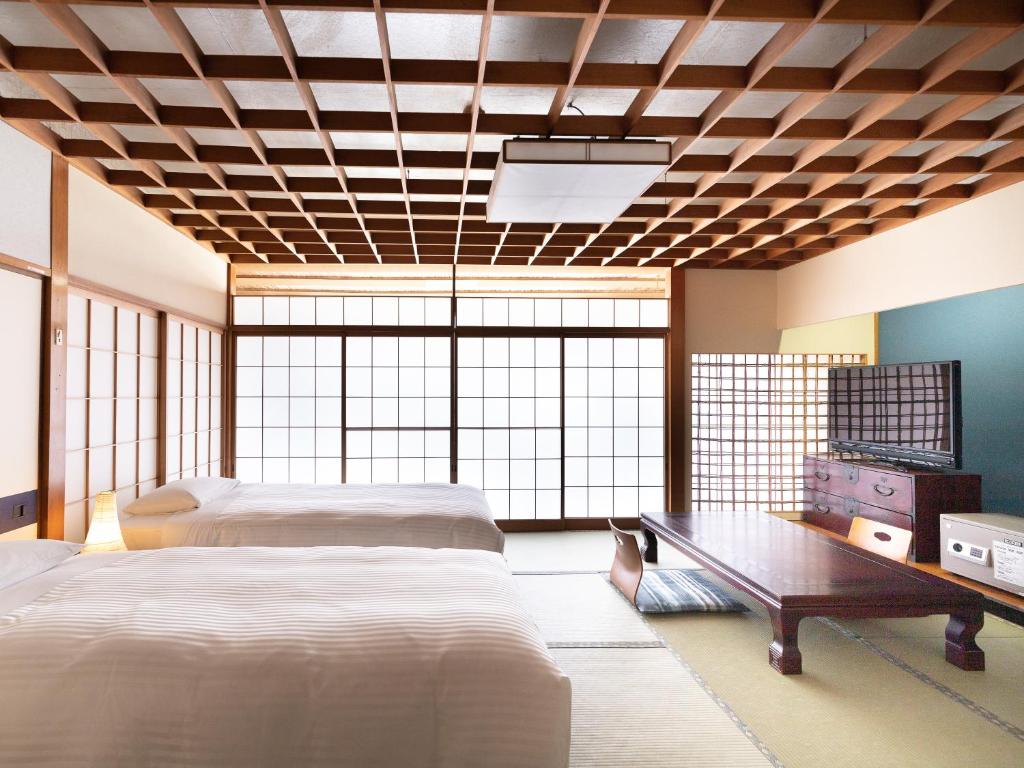 Hotel Shirahamakan Tatami Room Beds