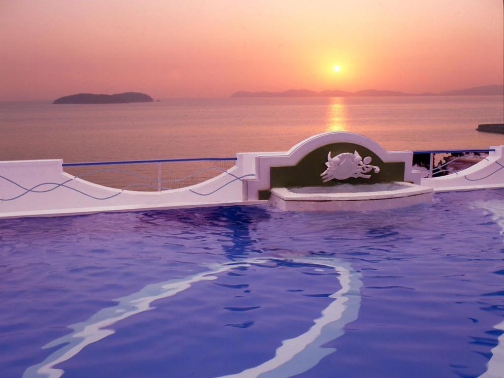Hotel Shofuen Rooftop Pool Sunset