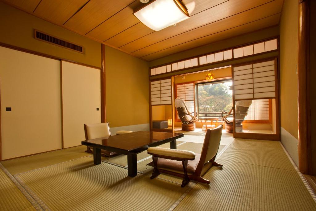 Inn Seiryuso Tatami Room Tea Area