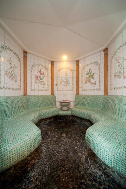 Inn Seiryuso Tiled Steam Room
