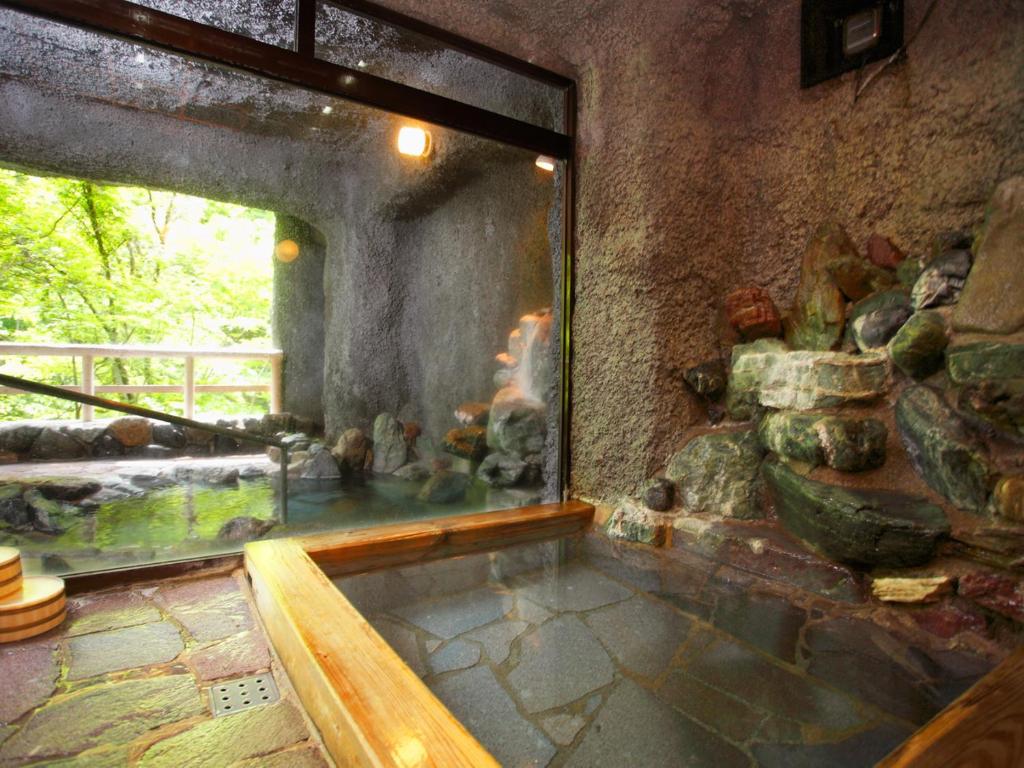 Irodoriyukashiki Hana To Hana Onsen Bath