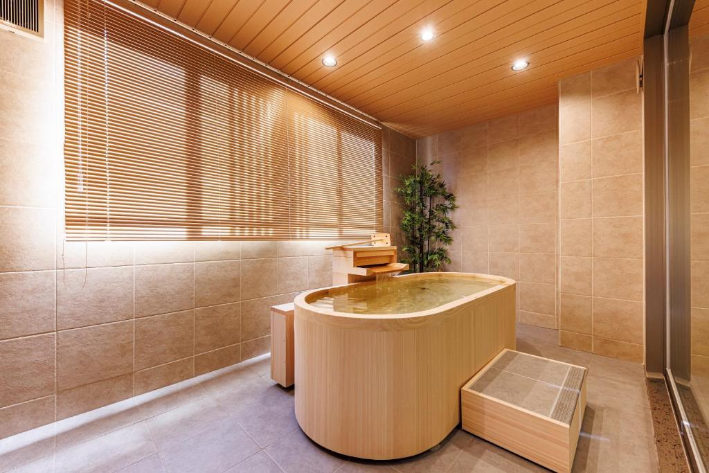 Izu Atagawa Yubana Mankai Adult Only Onsen Bathroom