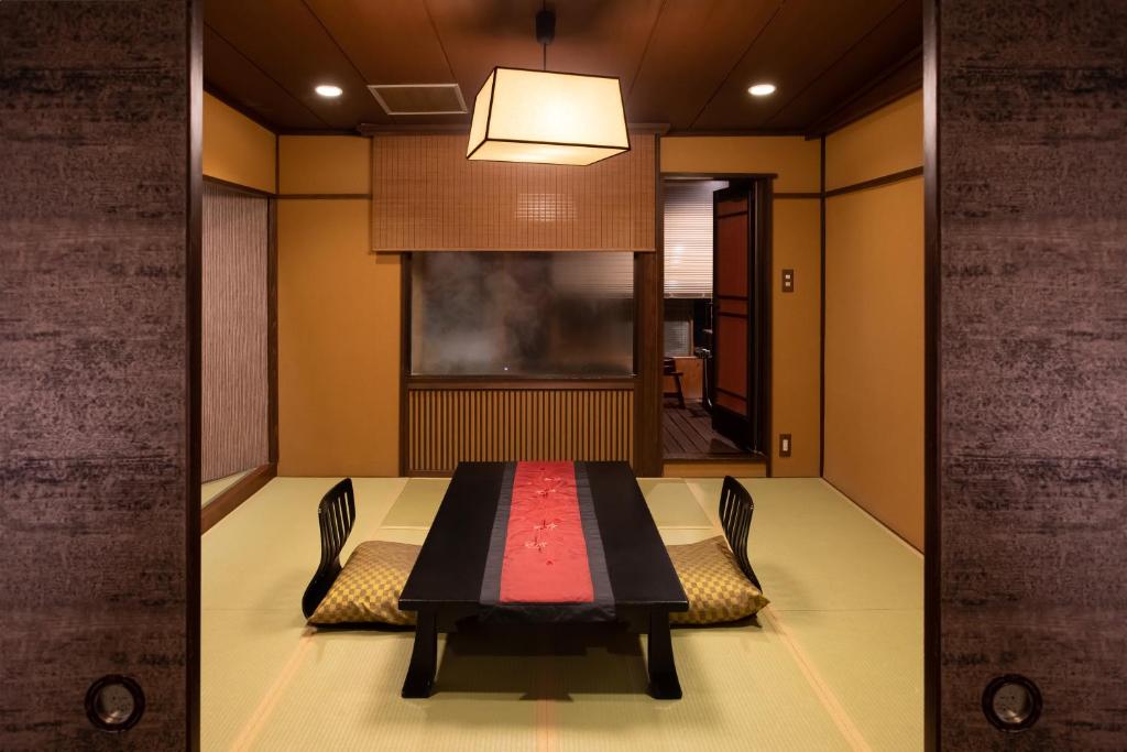 Izu Atagawa Yubana Mankai Adult Only Traditional Dining Area