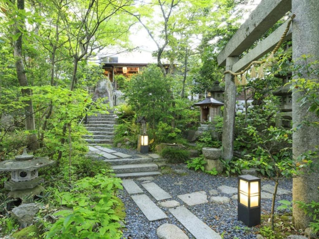 Kotobukitei Japanese Garden Path
