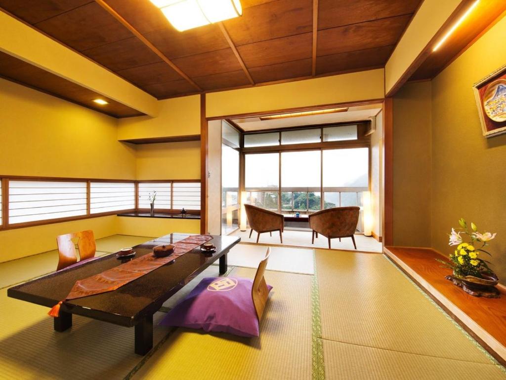 Kotobukitei Tatami Room Window View