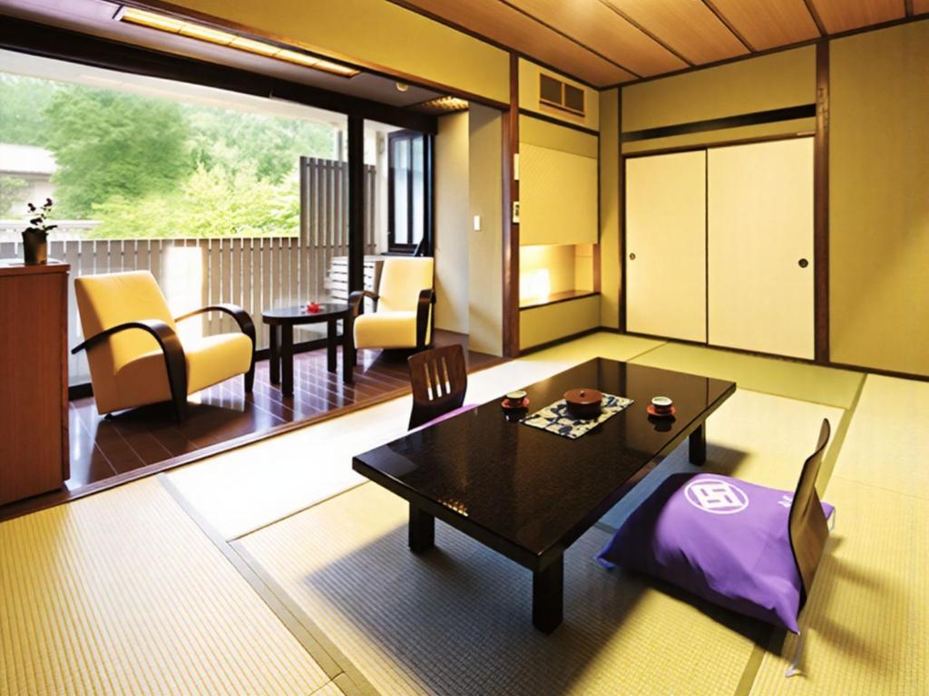 Kotobukitei Traditional Room Tatami Chair Table