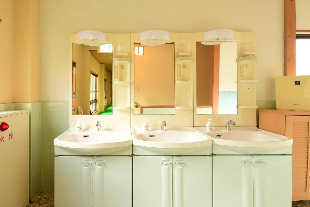Koyasan Shukubo Daienin Bathroom Sinks