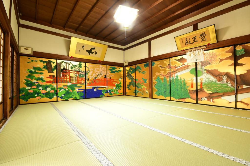 Koyasan Shukubo Daienin Tatami Room Colorful Panels