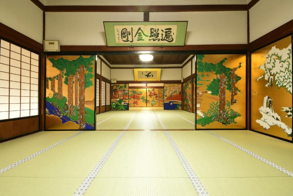 Koyasan Shukubo Daienin Tatami Room Wood Panels