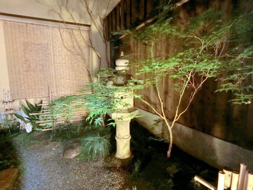 Kyoraku Ryokan Garden Stone Lantern
