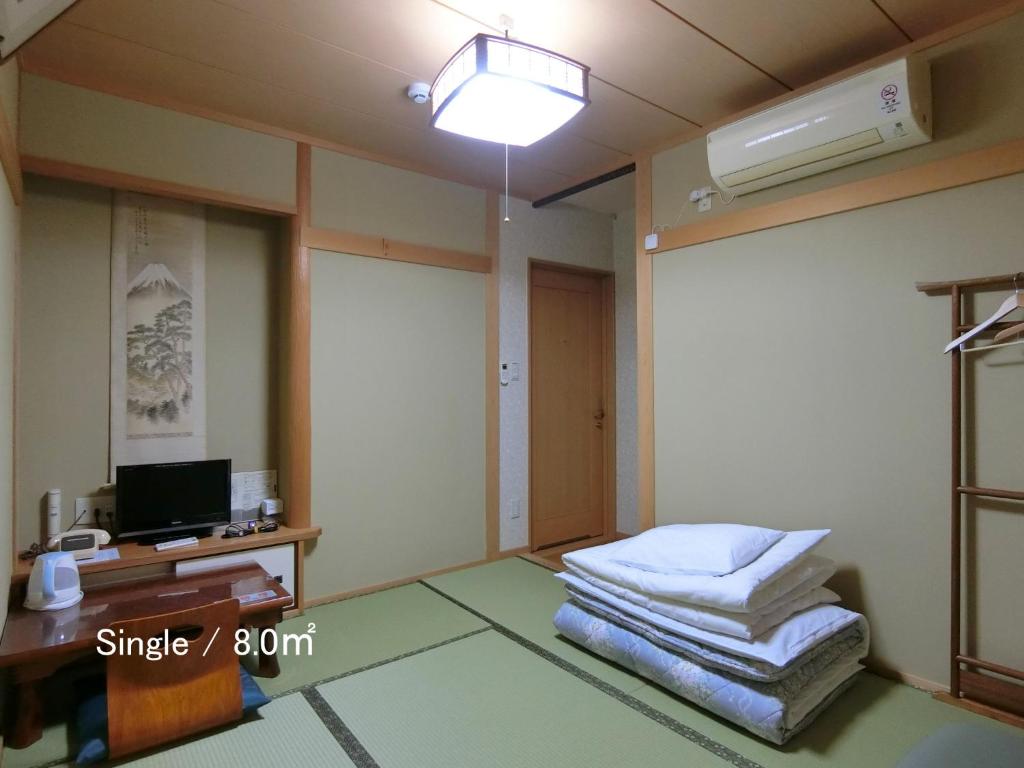 Kyoraku Ryokan Tatami Room Futon
