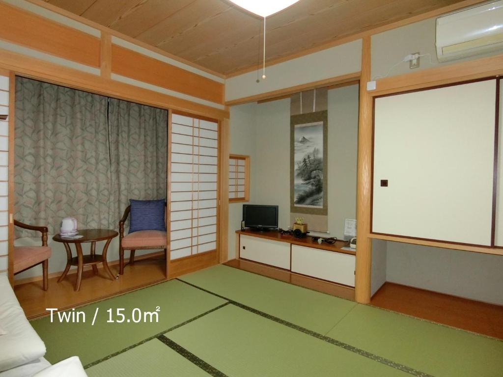 Kyoraku Ryokan Tatami Room Tea Area