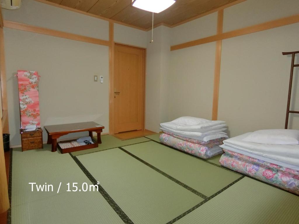 Kyoraku Ryokan Tatami Room Twin