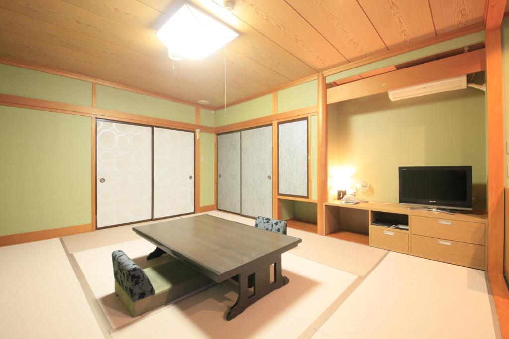 Marukyo Ryokan Tatami Room