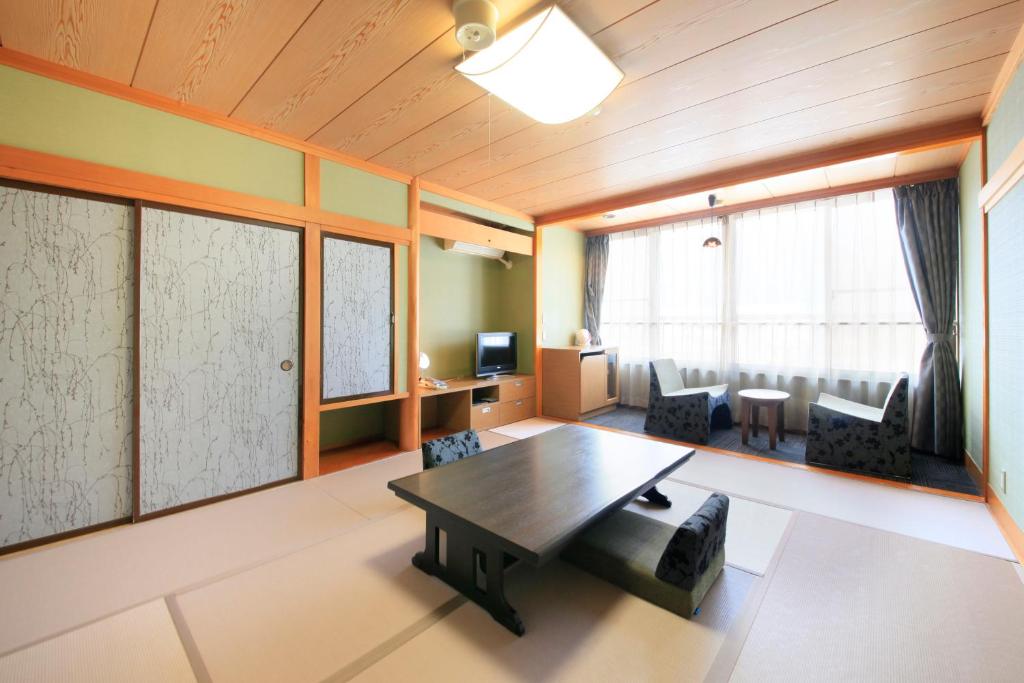 Marukyo Ryokan Tatami Room