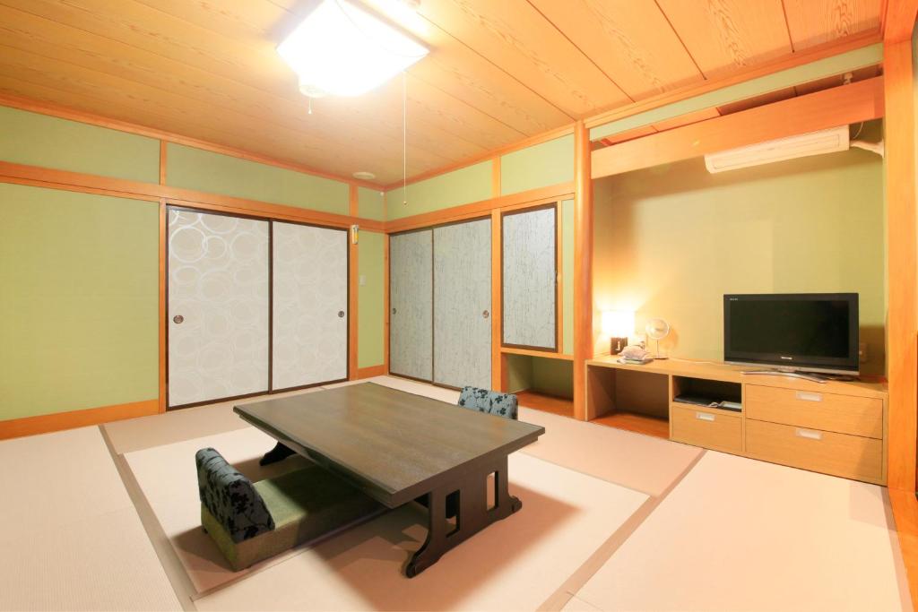 Marukyo Tatami Room Tv