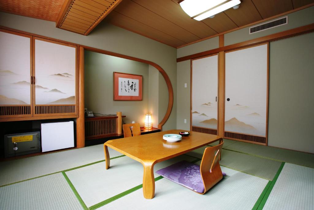 Noboribetsu Sekisuitei Tatami Room Tea Set