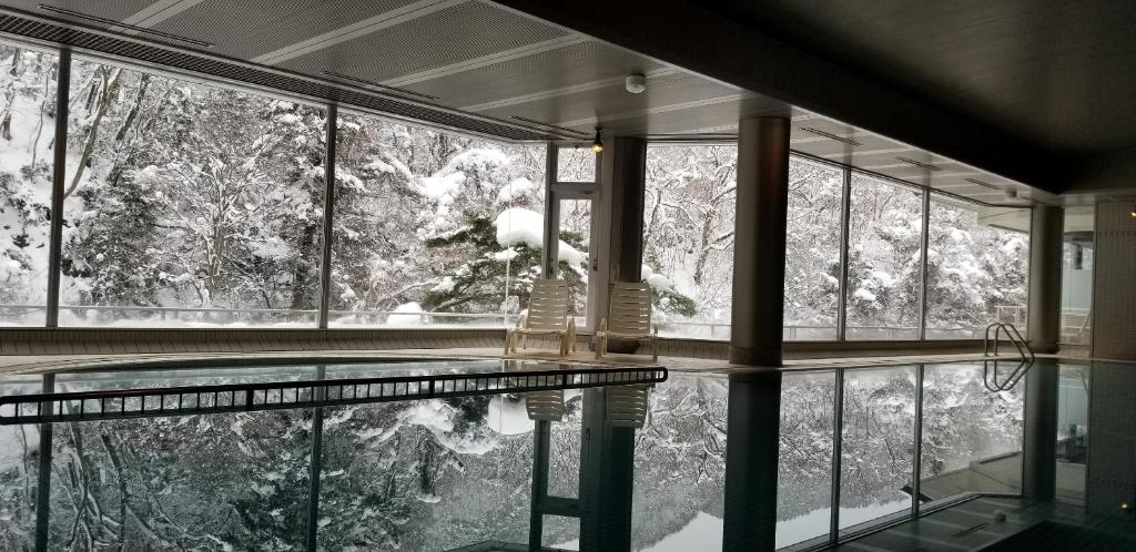 Okuiizaka Aanabara Onsen Yoshikawa Ya Indoor Pool Snow View