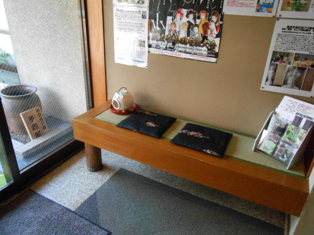 Ryokan Matsushima Entryway Bench