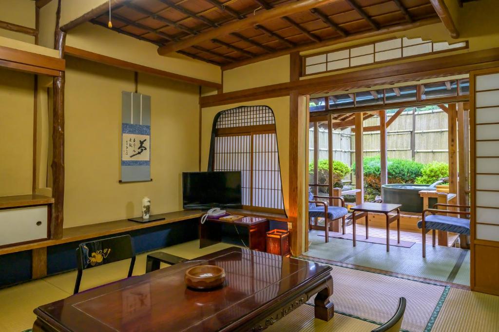 Ryokan Ohashi Tatami Room Garden View