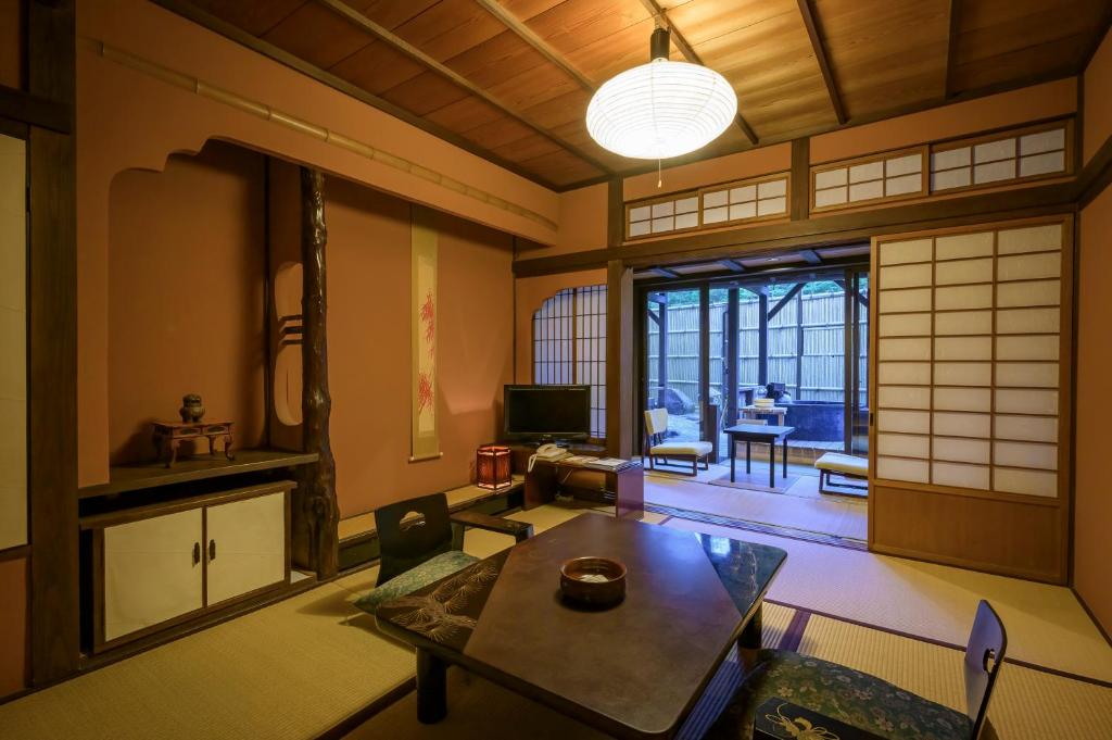 Ryokan Ohashi Tatami Room Interior