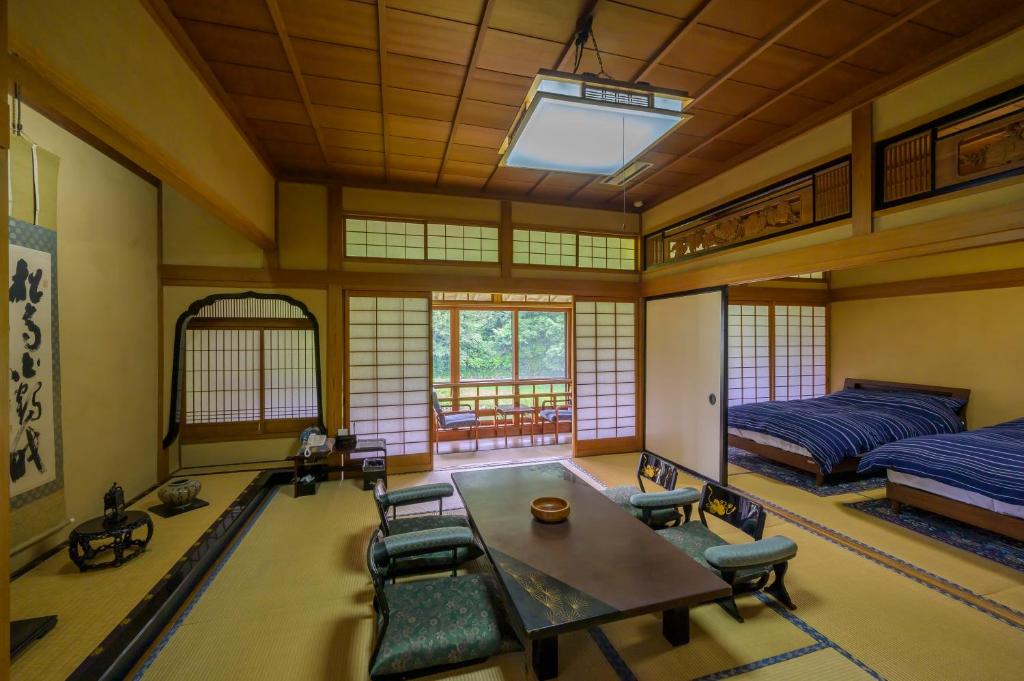 Ryokan Ohashi Traditional Tatami Room