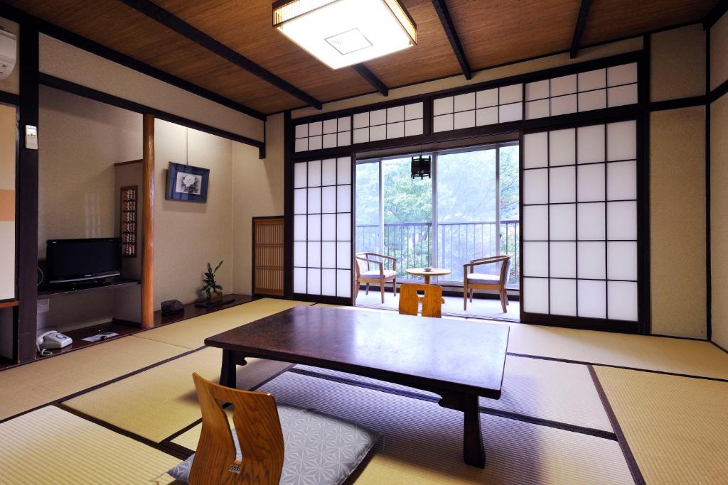 Ryokan Sei Shonagon Tatami Room Shoji