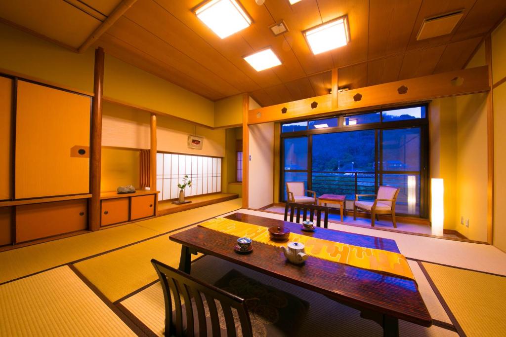 Ryokan Sei Shonagon Tatami Room Tea Table View