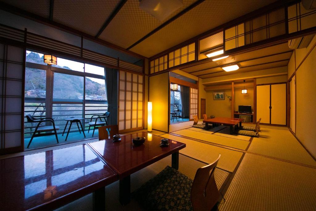 Ryokan Sei Shonagon Tatami Room View