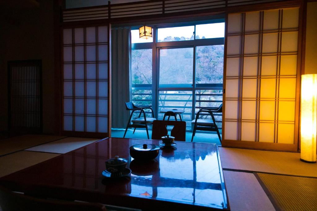 Ryokan Sei Shonagon Tatami Room View