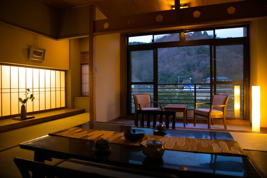 Ryokan Sei Shonagon Traditional Room View