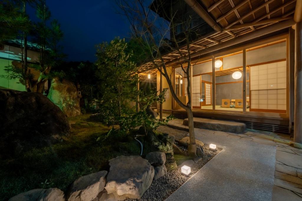 Ryokan Yamazaki Garden Night