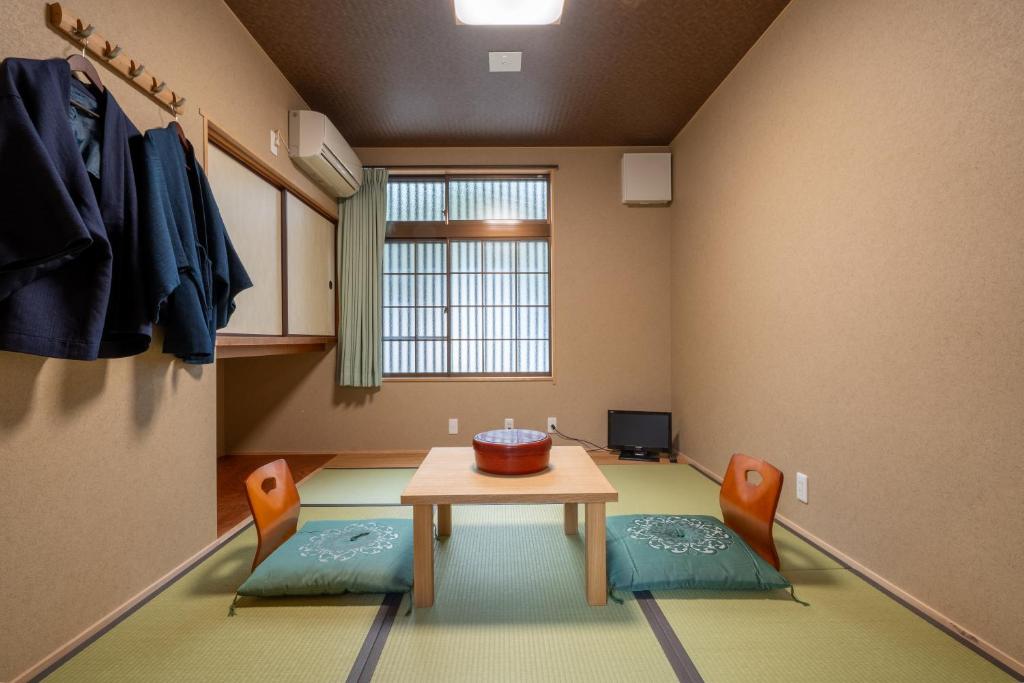Ryokan Yamazaki Tatami Room Seating