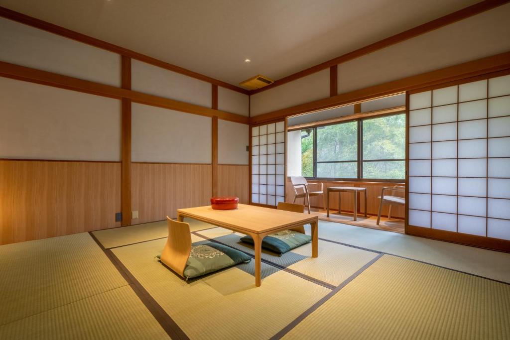 Ryokan Yamazaki Tatami Room Shoji Windows