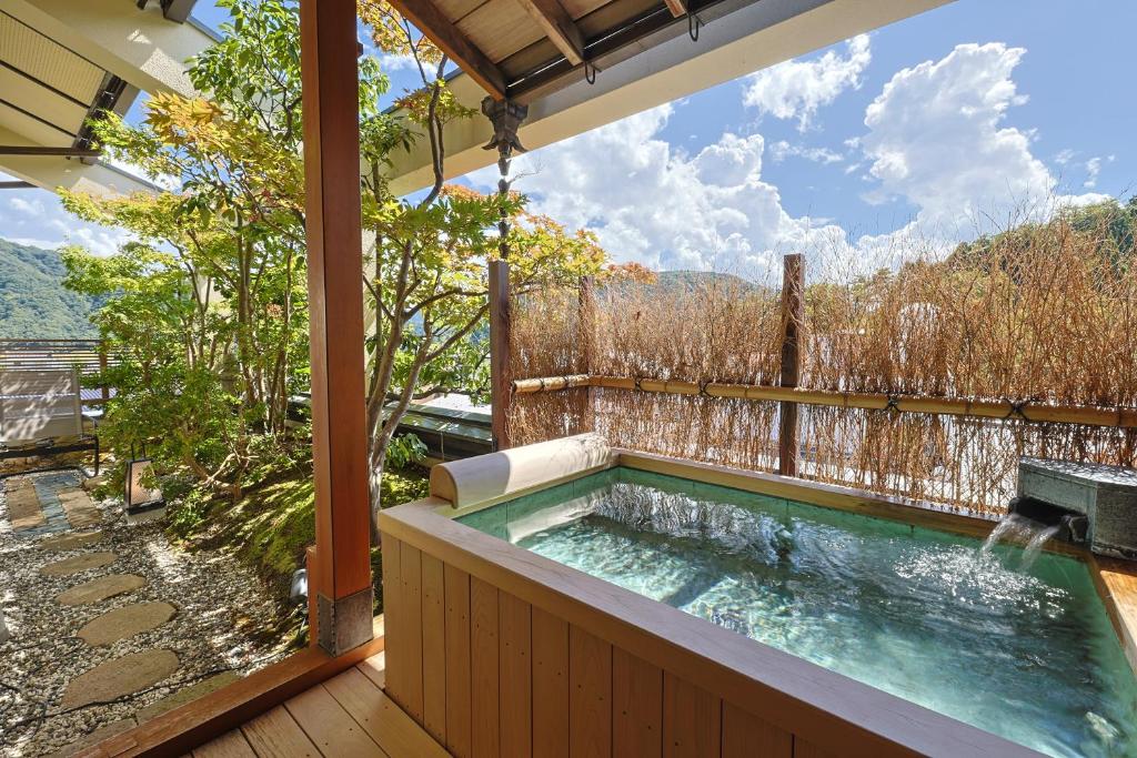 Ryokufukaku Outdoor Onsen