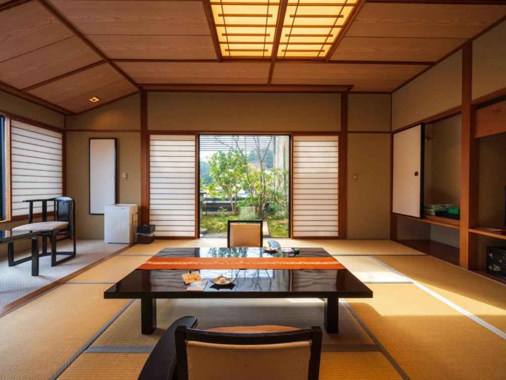 Ryokufukaku Tatami Room Garden View