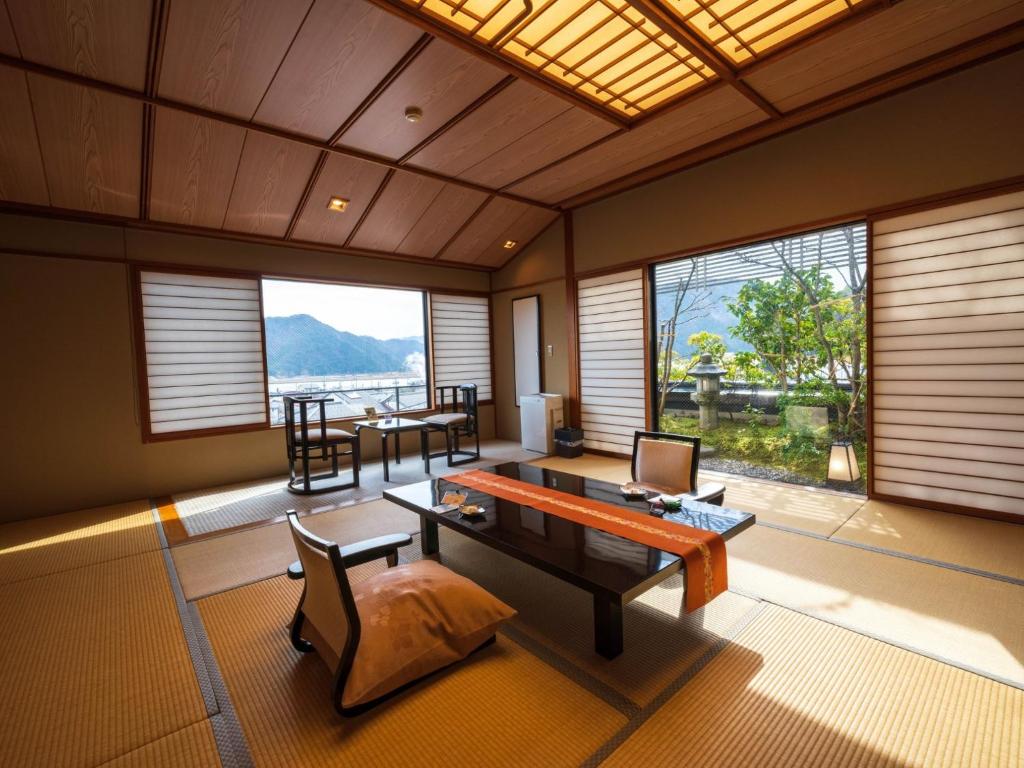 Ryokufukaku Tatami Room Mountain View