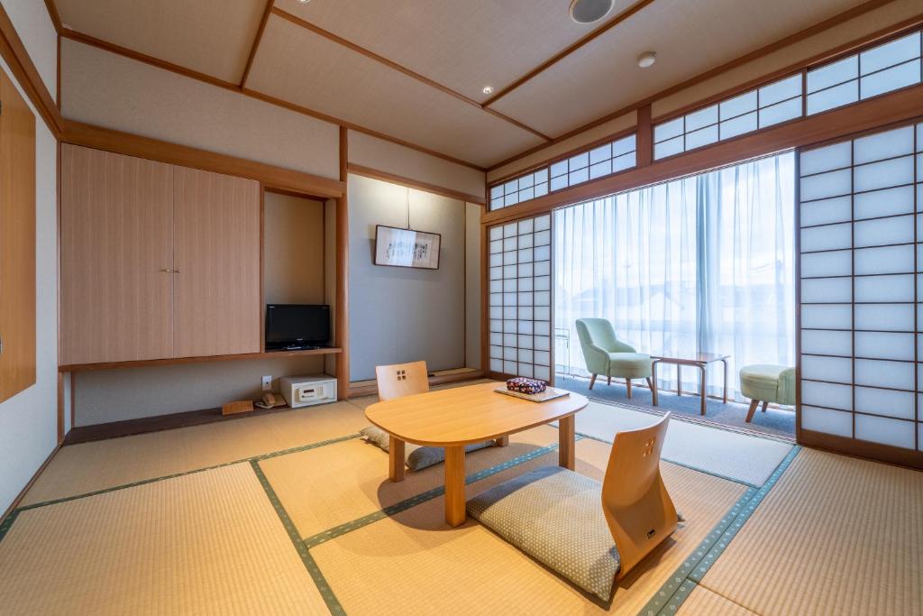 Ryokufuso Tatami Room Shoji Windows