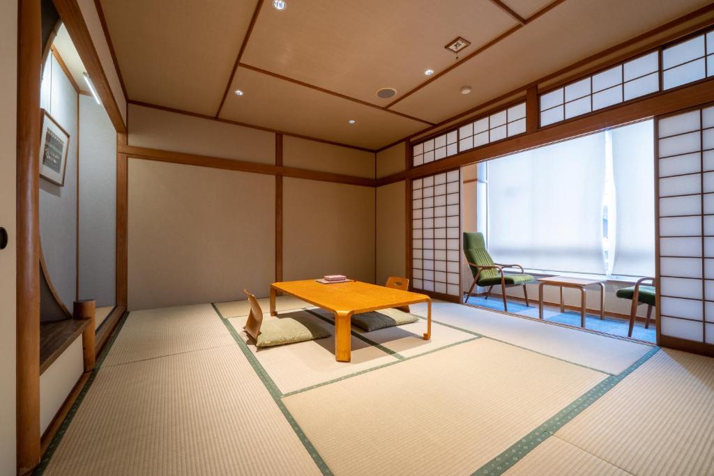 Ryokufuso Tatami Room Table Chairs