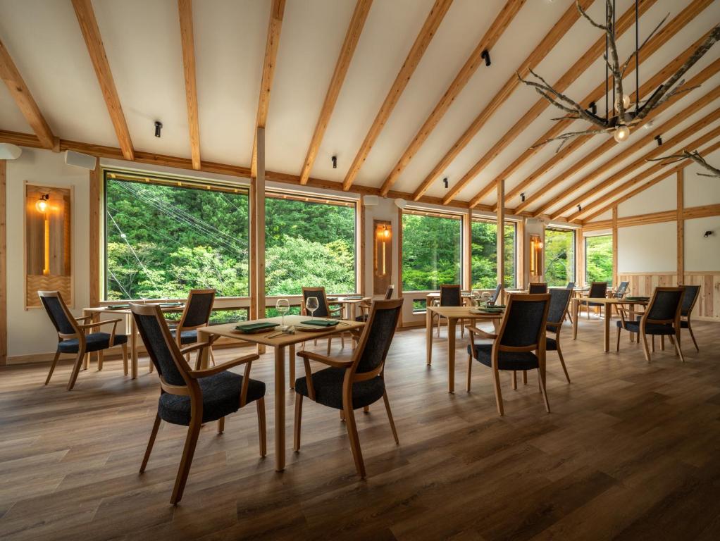 Saitohotel Dining Area Forest View