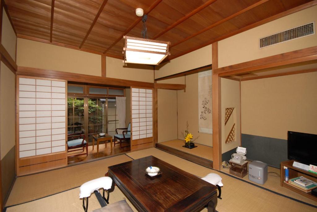 Sansuien Ryokan Tatami Room