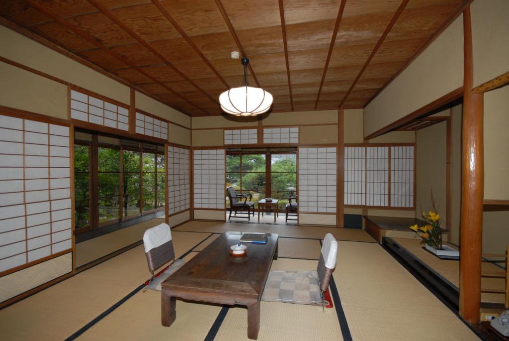 Sansuien Tatami Room Garden View