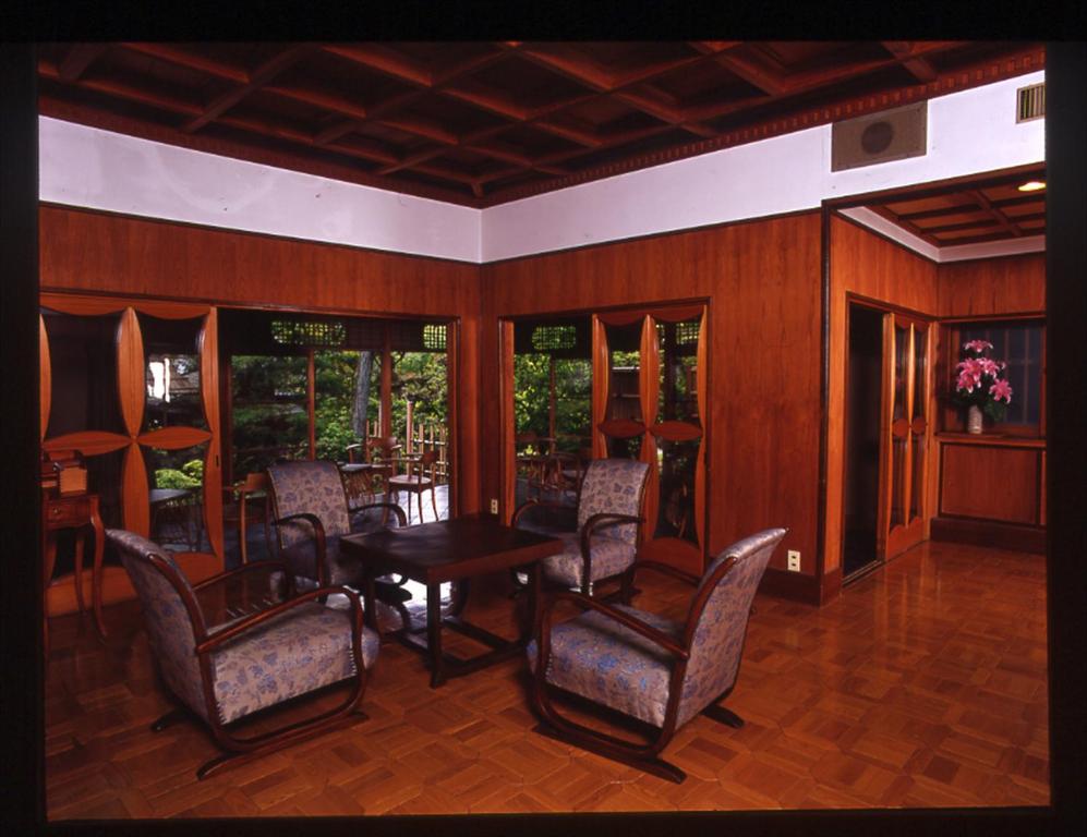 Sansuien Wooden Sitting Area